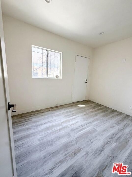 10218 Darby Avenue - Photo 9