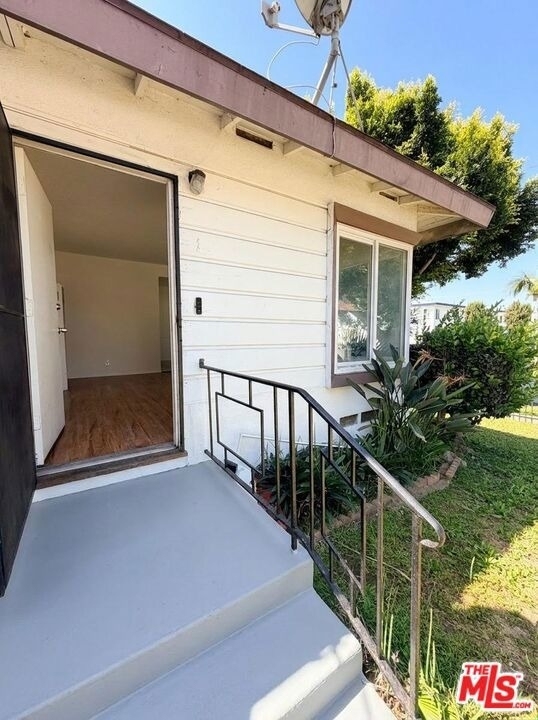 10218 Darby Avenue - Photo 1