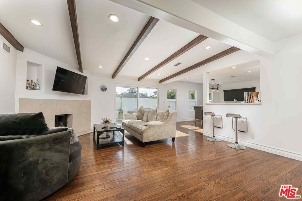 5515 Longridge Avenue - Photo 7