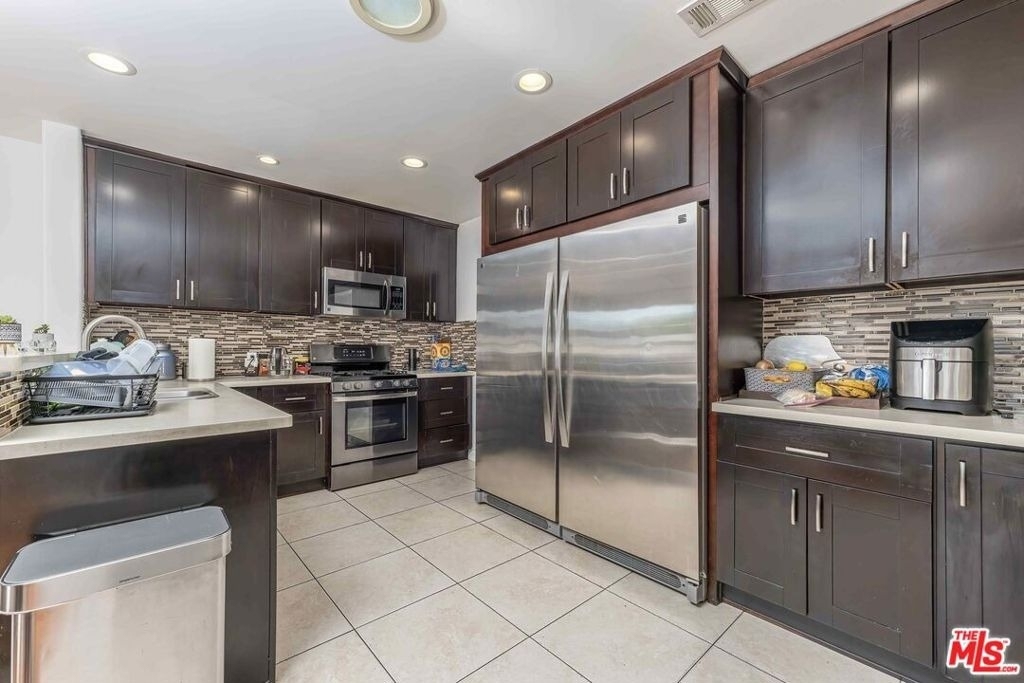 5515 Longridge Avenue - Photo 5