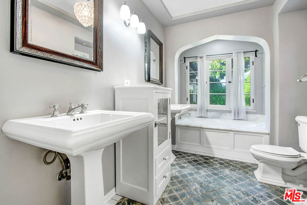 11553 Otsego Street - Photo 8