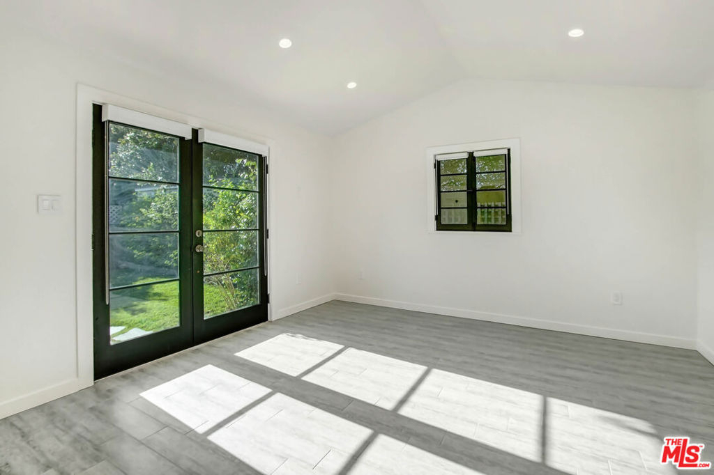 11553 Otsego Street - Photo 16