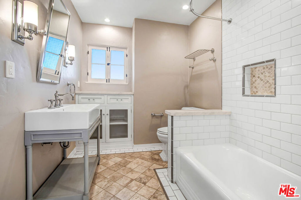 11553 Otsego Street - Photo 12