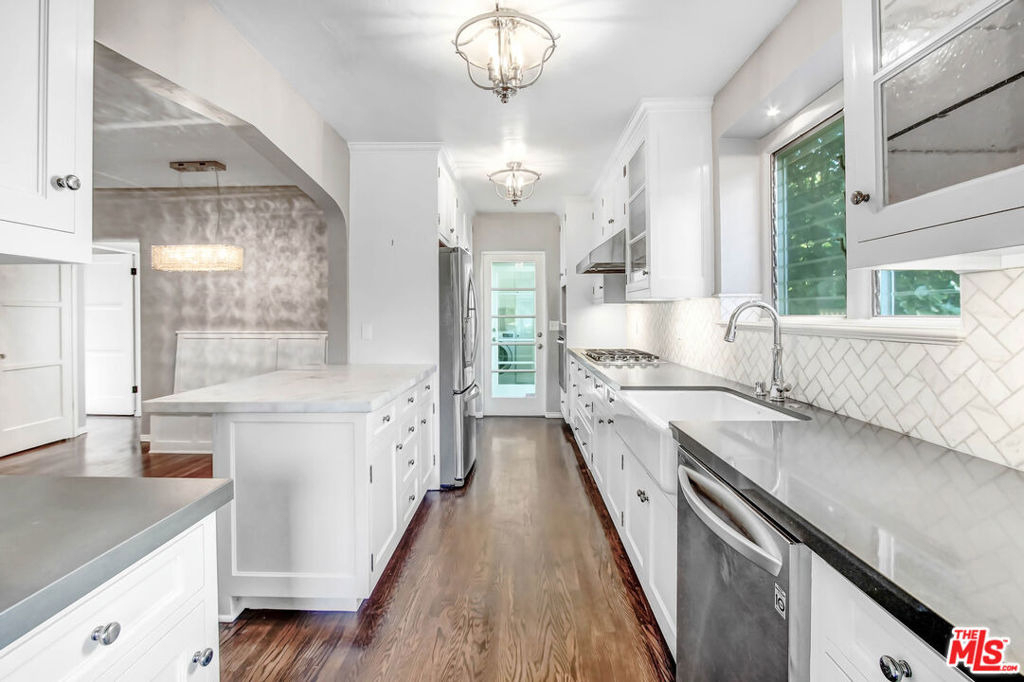 11553 Otsego Street - Photo 2