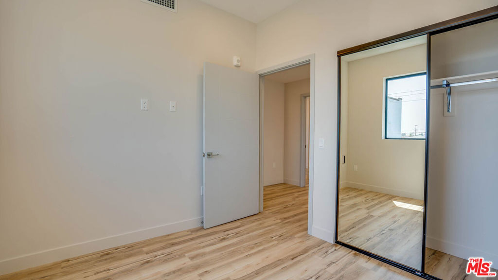 1540 S Hayworth Avenue - Photo 8