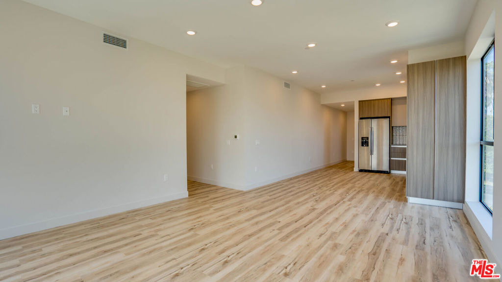1540 S Hayworth Avenue - Photo 3