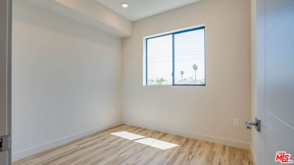 1540 S Hayworth Avenue - Photo 6