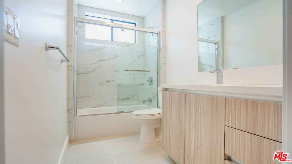 1540 S Hayworth Avenue - Photo 18