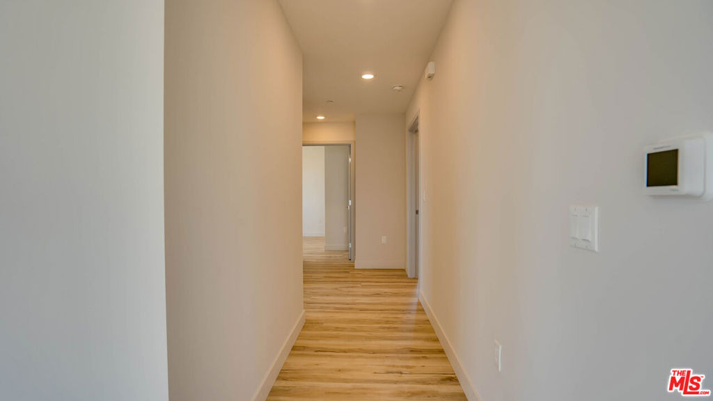 1540 S Hayworth Avenue - Photo 5