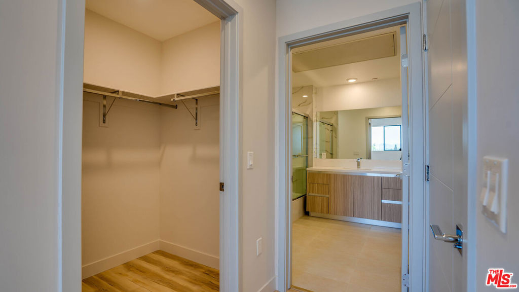 1540 S Hayworth Avenue - Photo 10