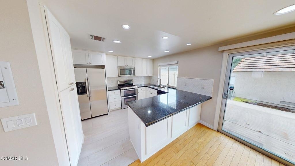 336 Green Moor Place - Photo 5