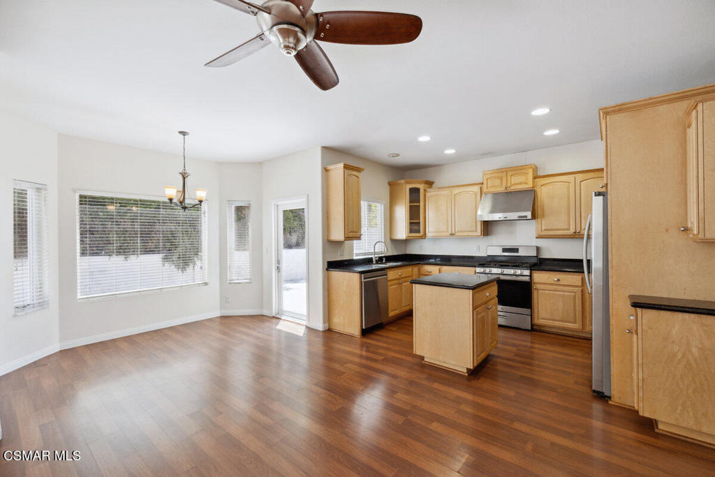 526 Houston Drive - Photo 3