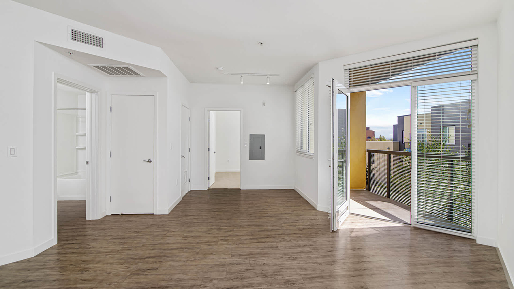 1333 Powell Street - Photo 11