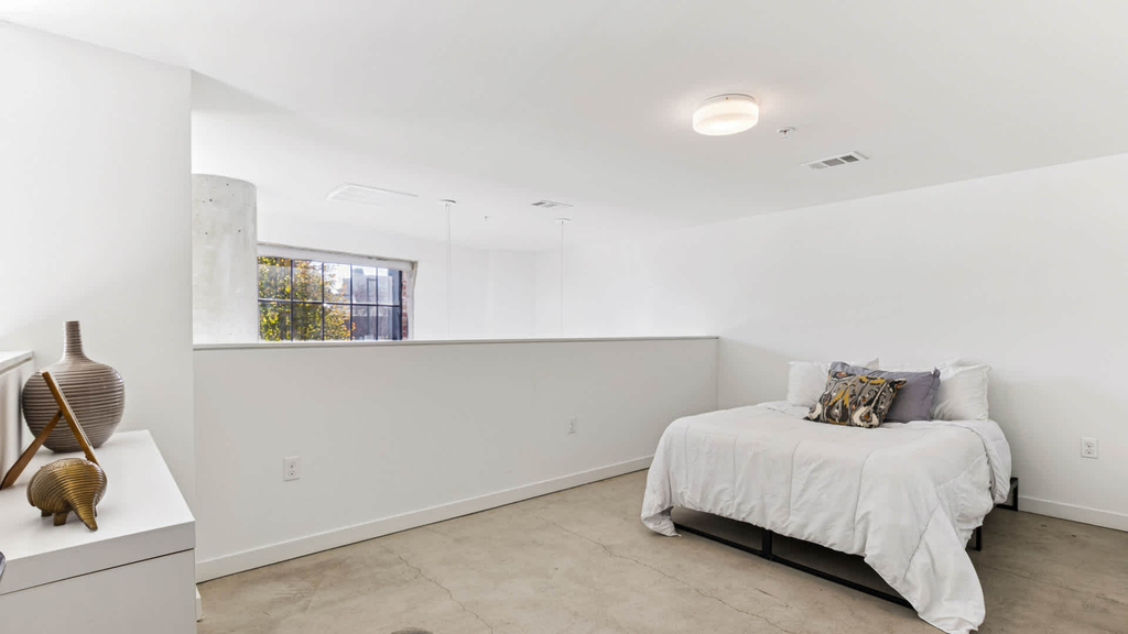 1333 Powell Street - Photo 0
