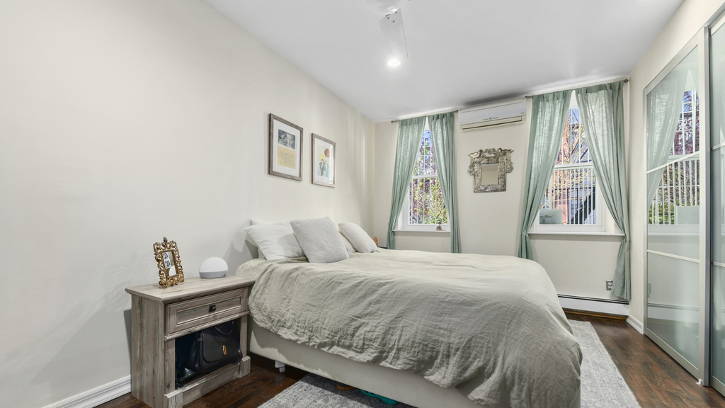 643 Warren St - Photo 4