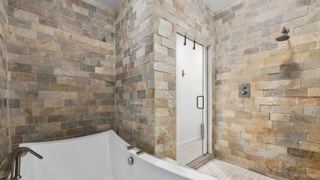 643 Warren St - Photo 6