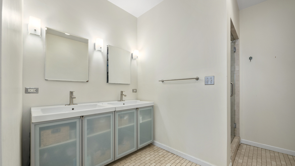 643 Warren St - Photo 5