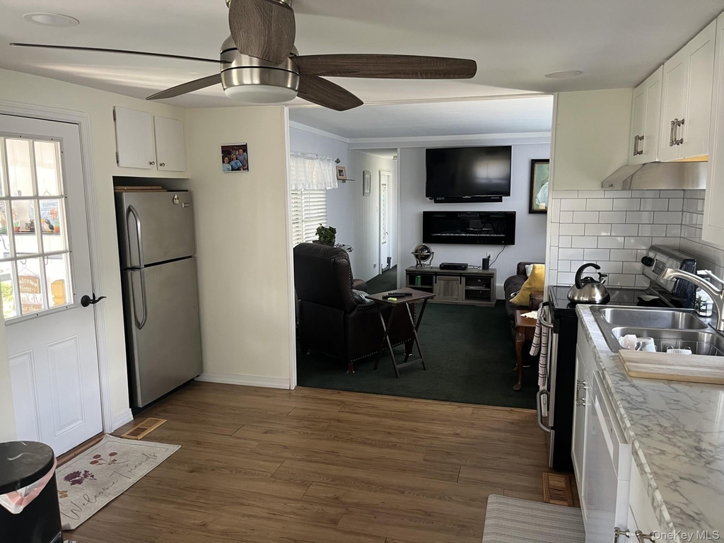 525 Riverleigh Avenue - Photo 5