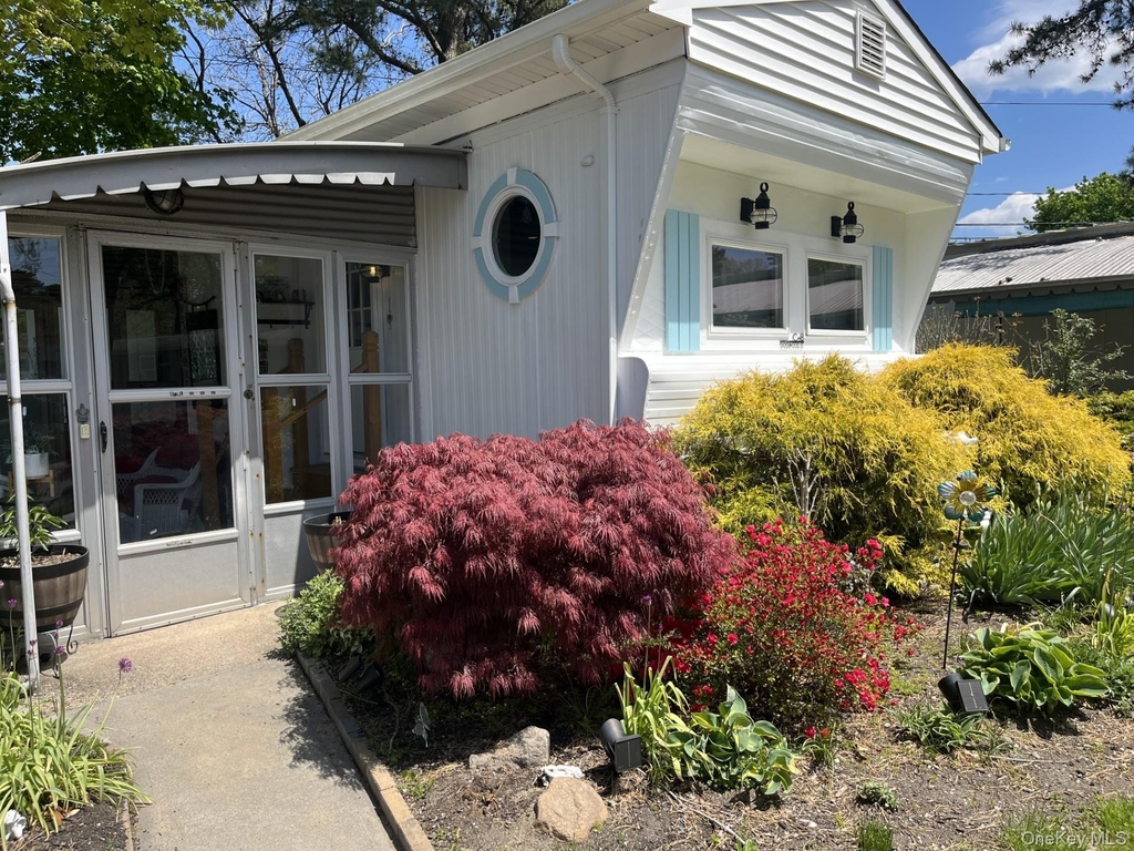525 Riverleigh Avenue - Photo 0