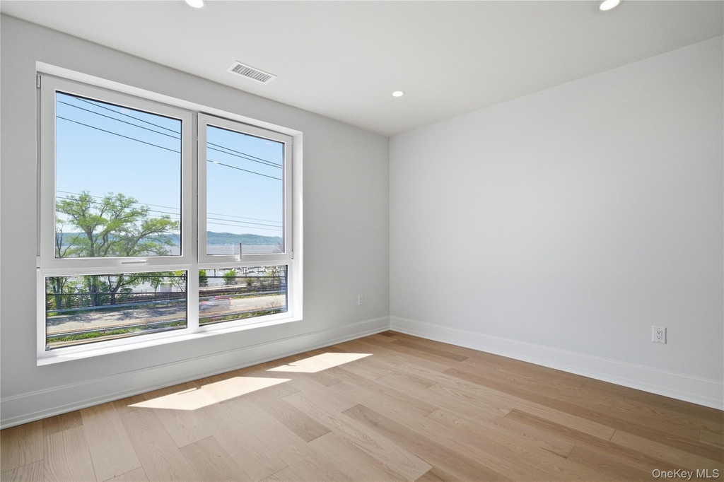 25 South Riverside Avenue - Photo 10