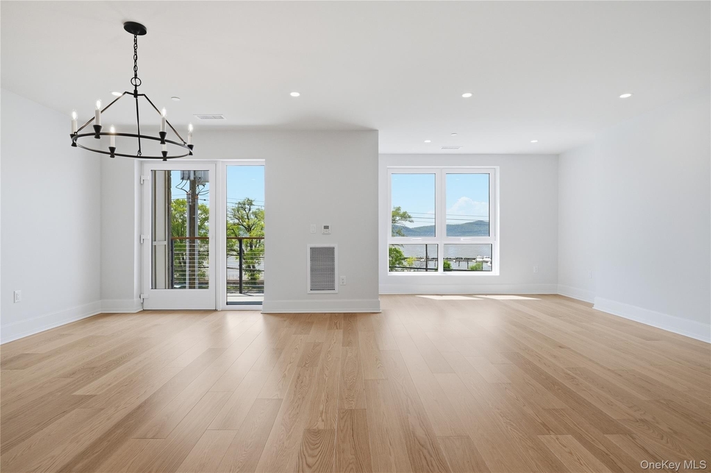 25 South Riverside Avenue - Photo 3
