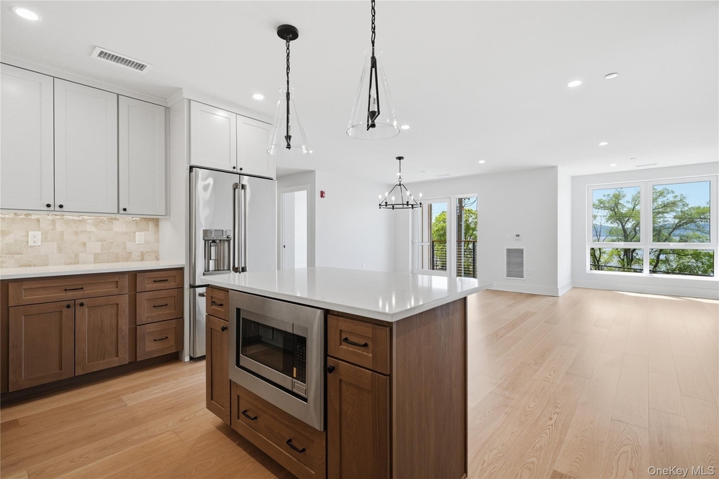 25 South Riverside Avenue - Photo 2