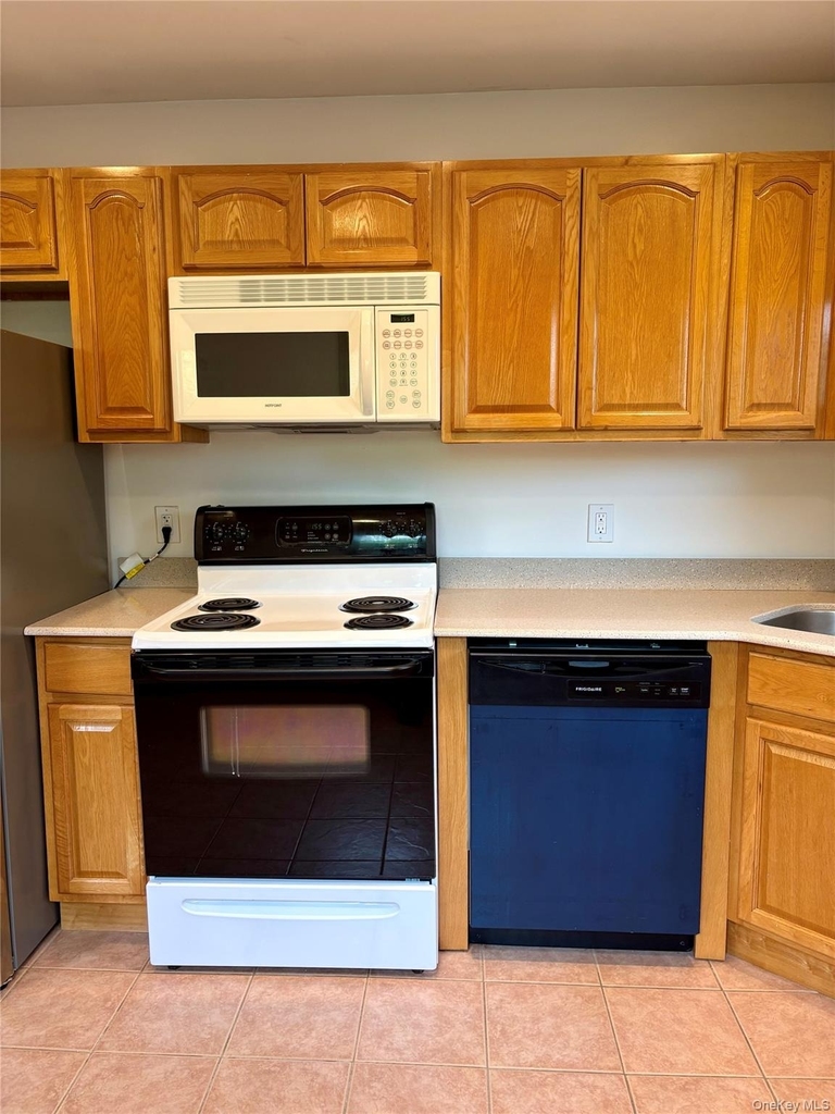 28 Rocco Drive - Photo 4