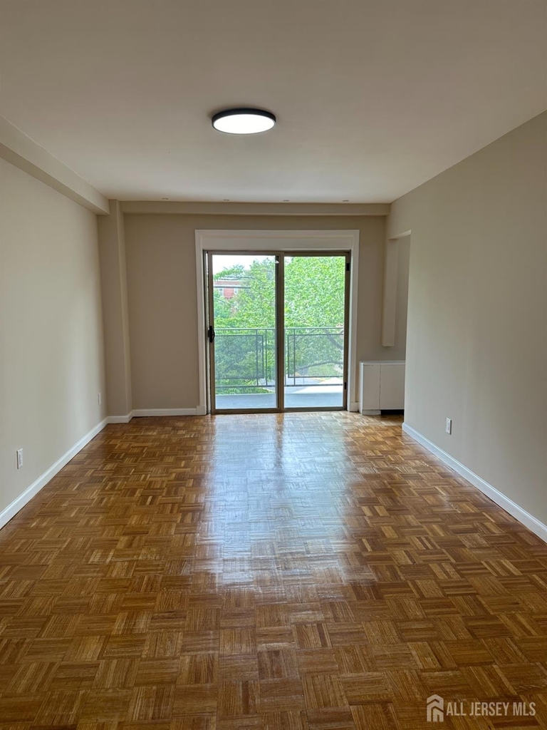 123 S Adelaide Avenue - Photo 1
