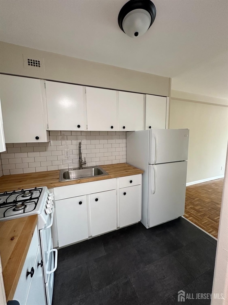123 S Adelaide Avenue - Photo 3
