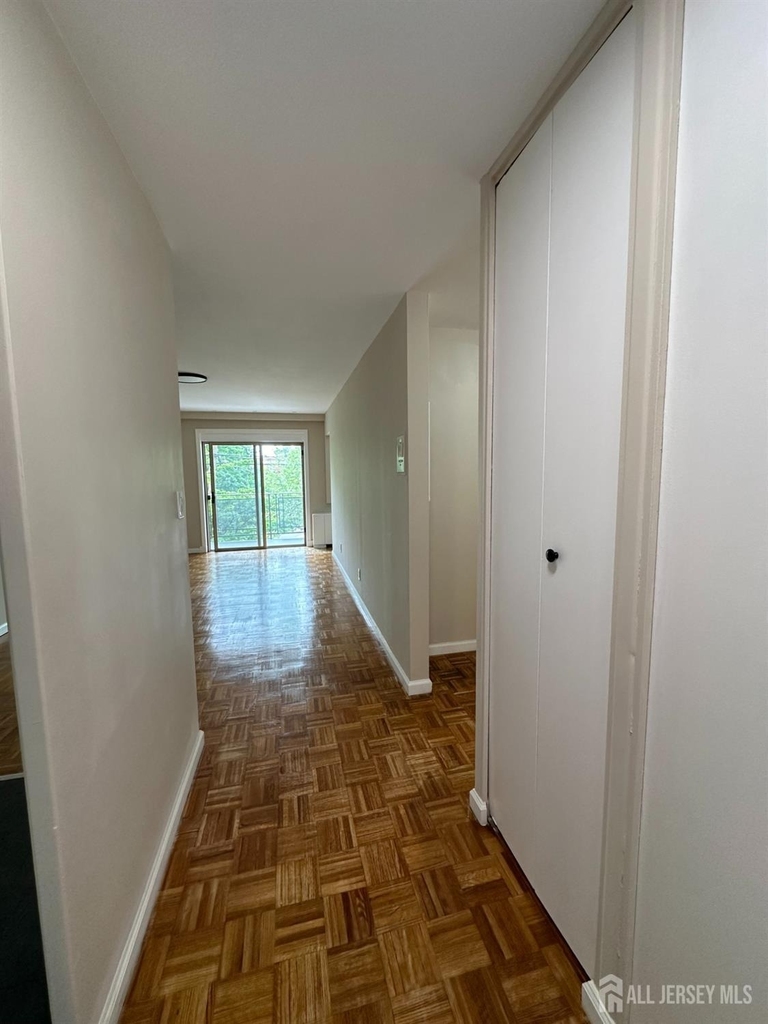 123 S Adelaide Avenue - Photo 2
