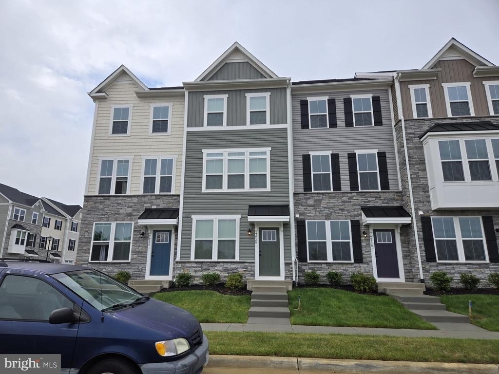 4928 Dunhaven Drive - Photo 0
