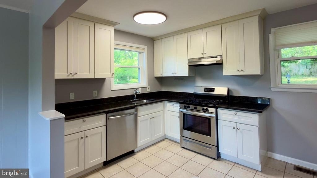 556 Orchard Street Nw - Photo 6