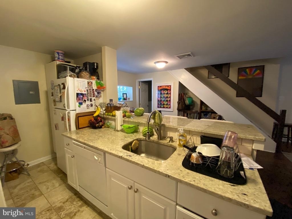 443 Fairmount Avenue - Photo 3