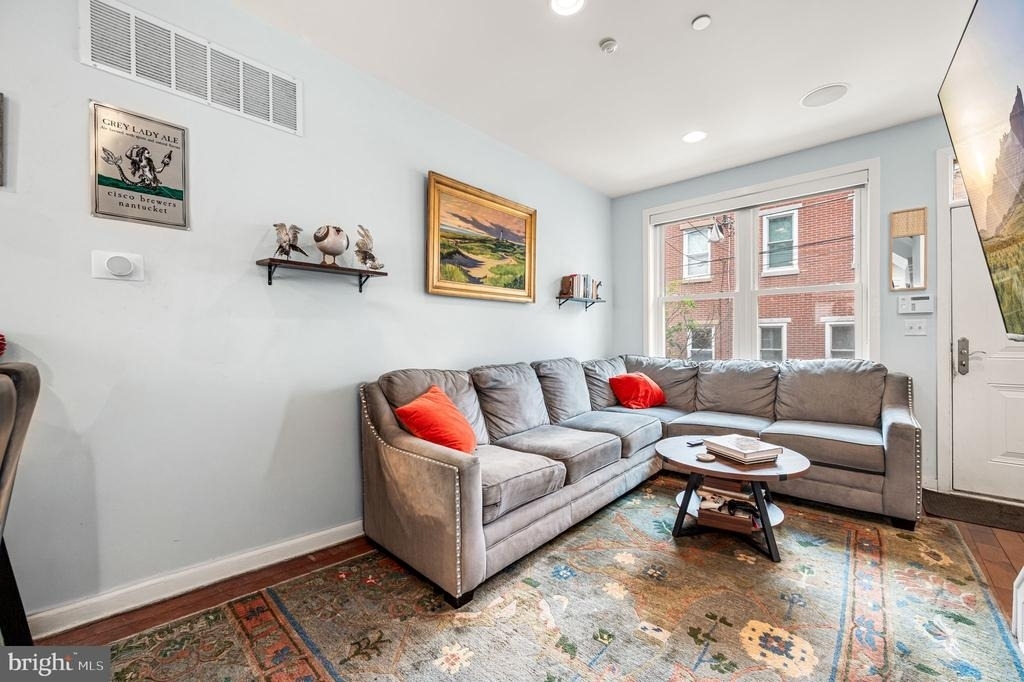 1014 S Bouvier Street - Photo 4