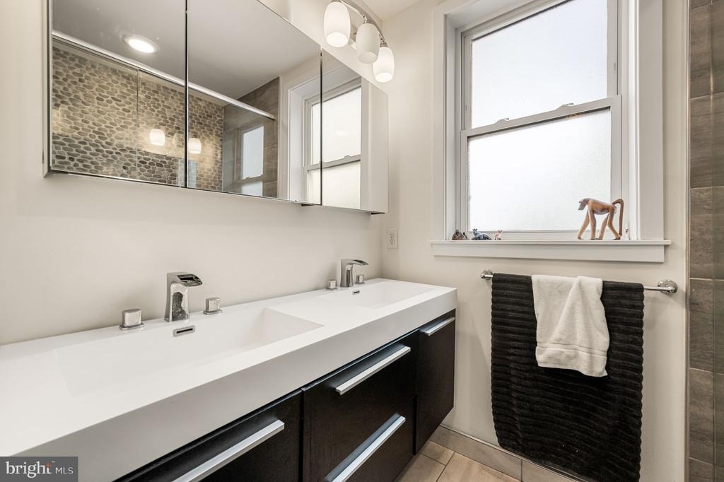 1014 S Bouvier Street - Photo 12