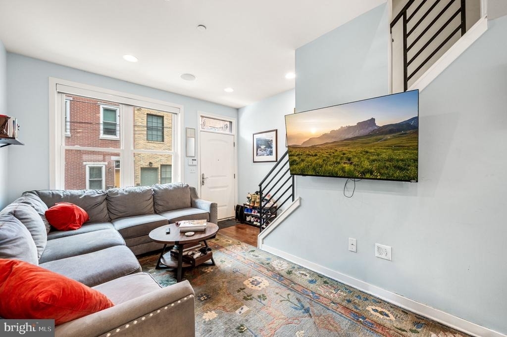 1014 S Bouvier Street - Photo 3