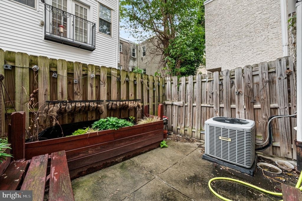1014 S Bouvier Street - Photo 8