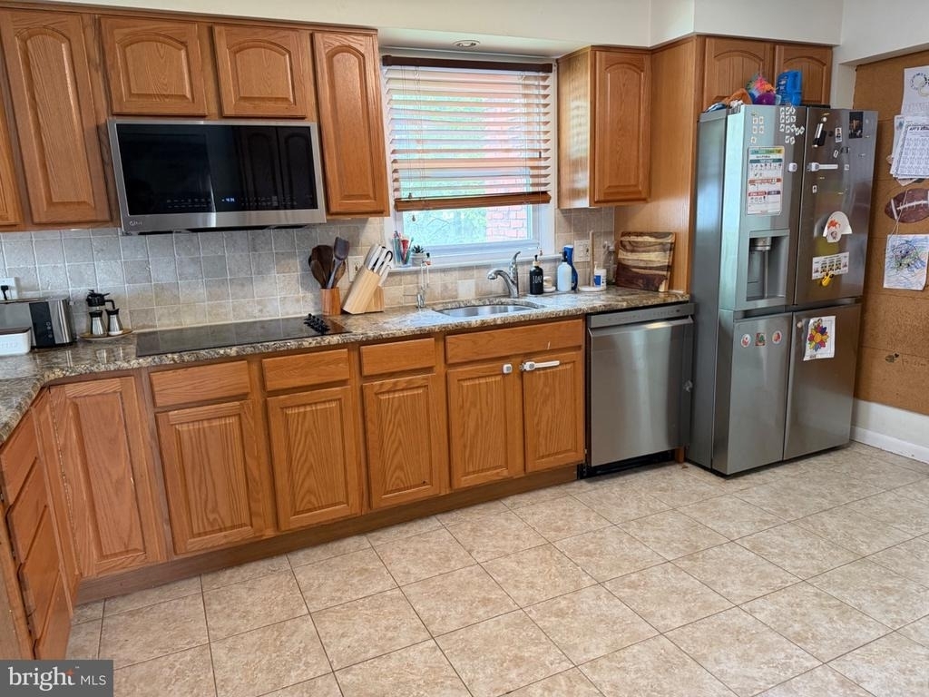 321 Surrey Road - Photo 2
