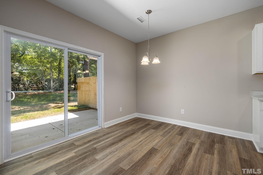 335 E Pine Avenue - Photo 9