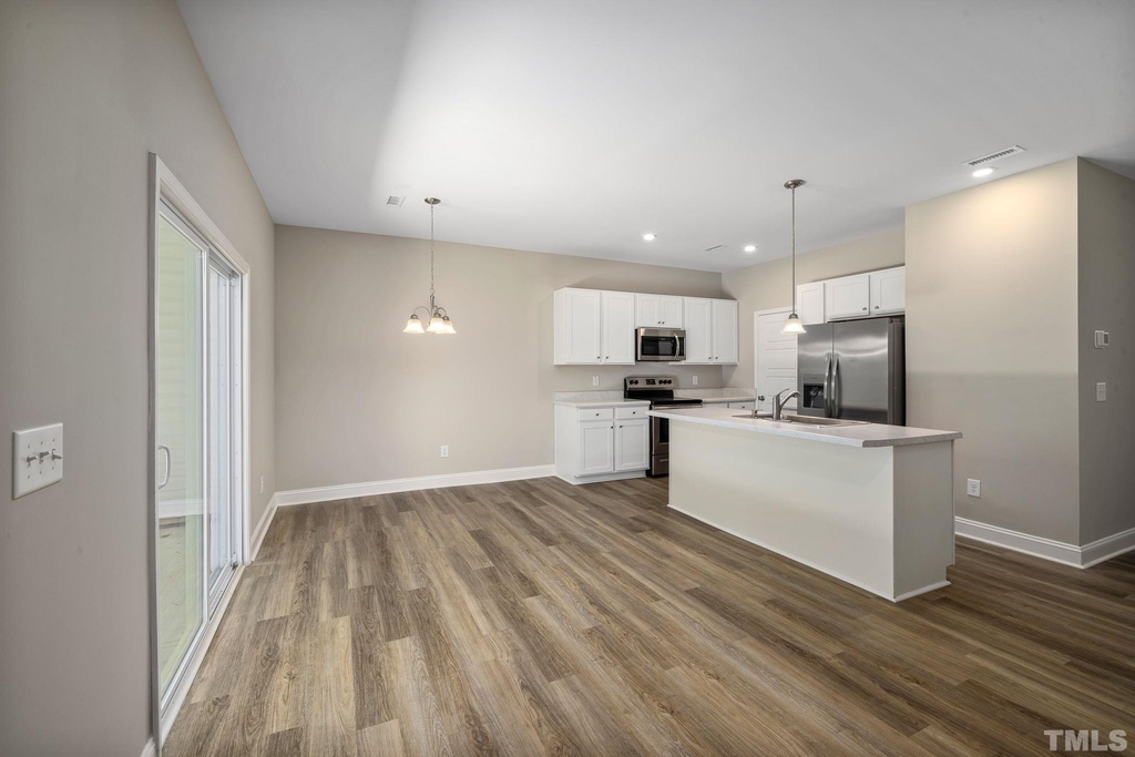 335 E Pine Avenue - Photo 6
