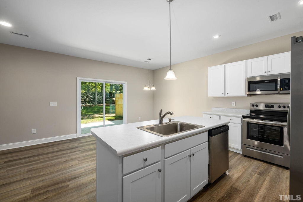 335 E Pine Avenue - Photo 5