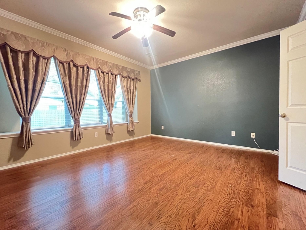 2323 Little Elm Trl - Photo 10