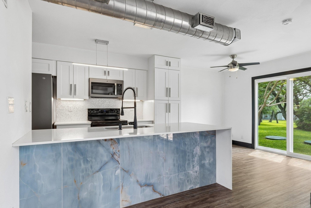 100 Lido Cir - Photo 0