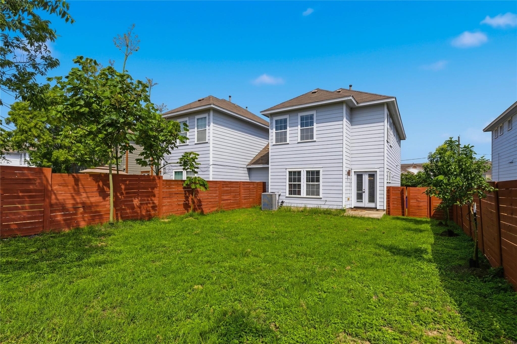 7510 Lazy Creek Dr - Photo 4