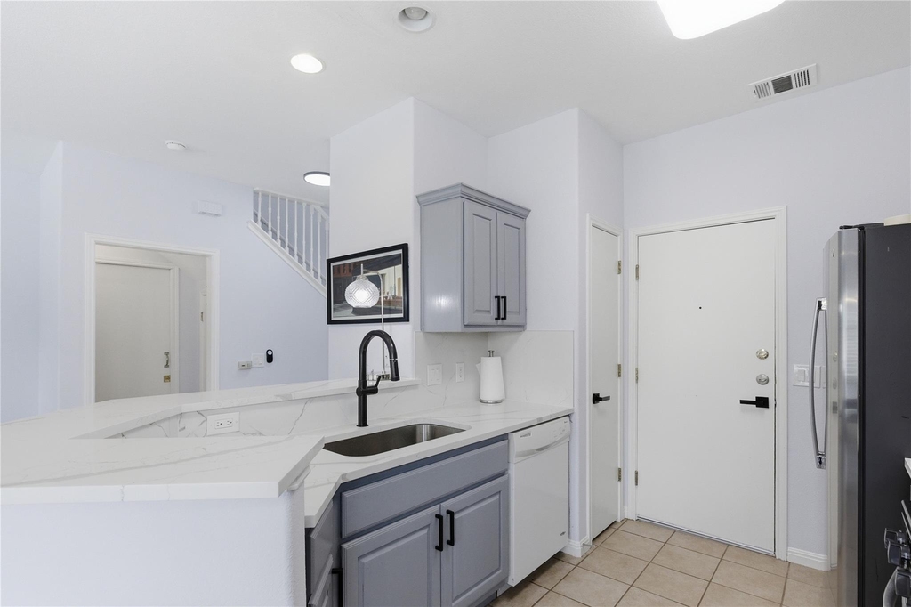 7510 Lazy Creek Dr - Photo 14