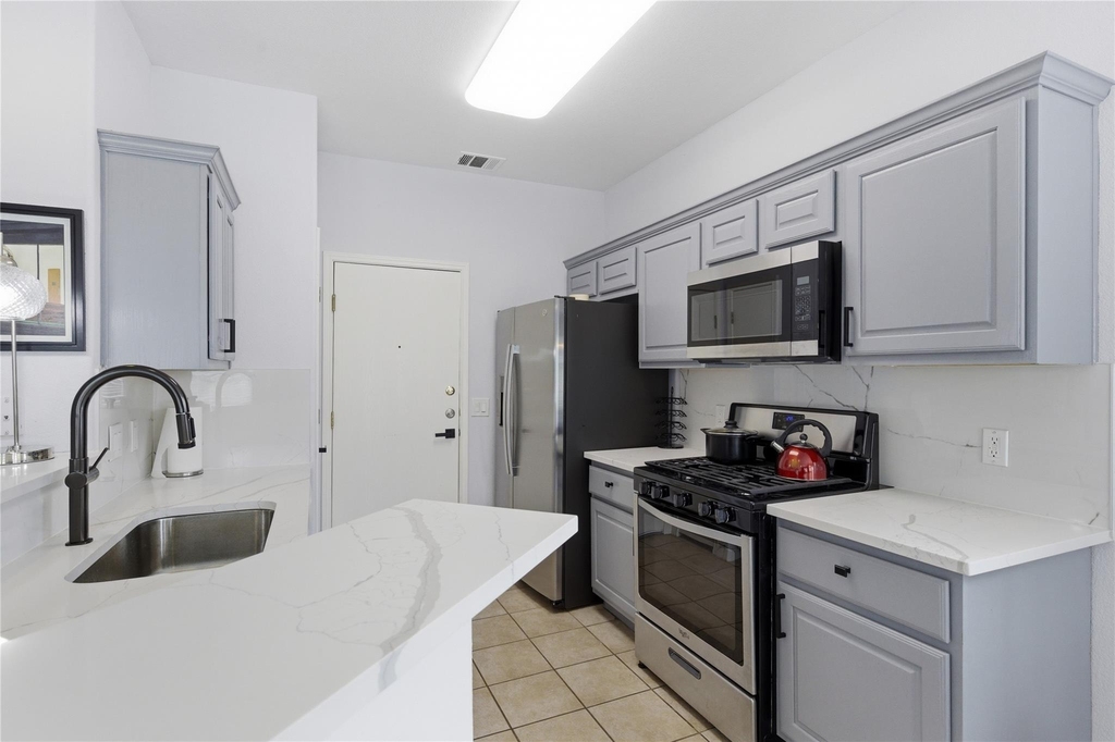 7510 Lazy Creek Dr - Photo 13