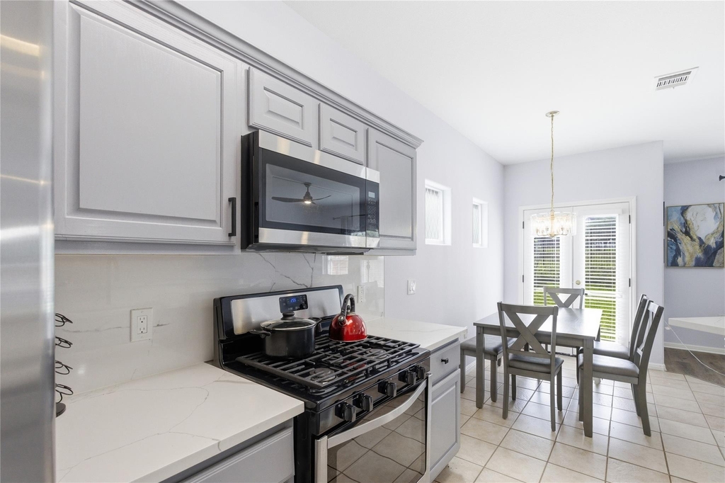 7510 Lazy Creek Dr - Photo 23