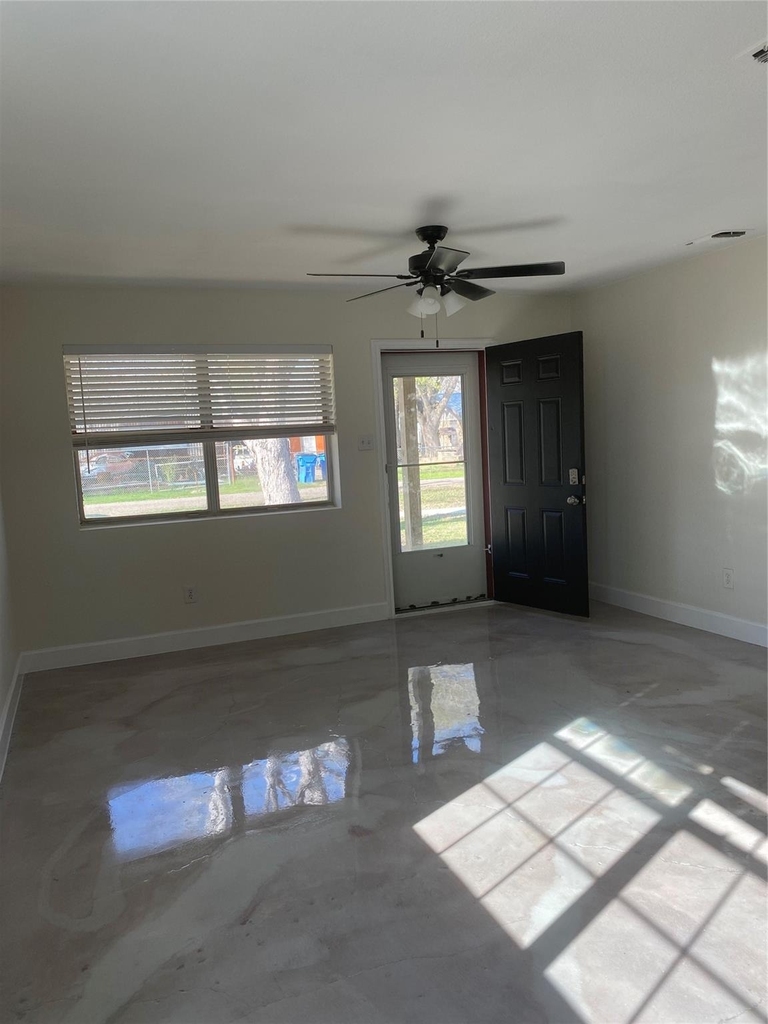 805 Laurel St - Photo 2