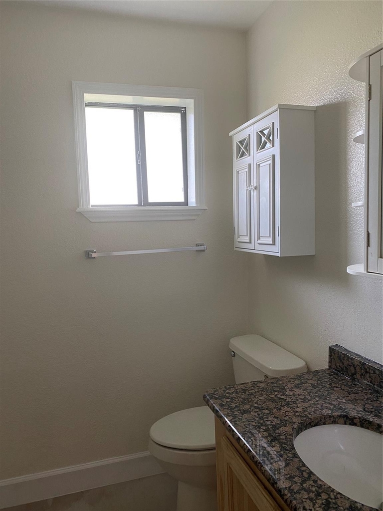 805 Laurel St - Photo 3