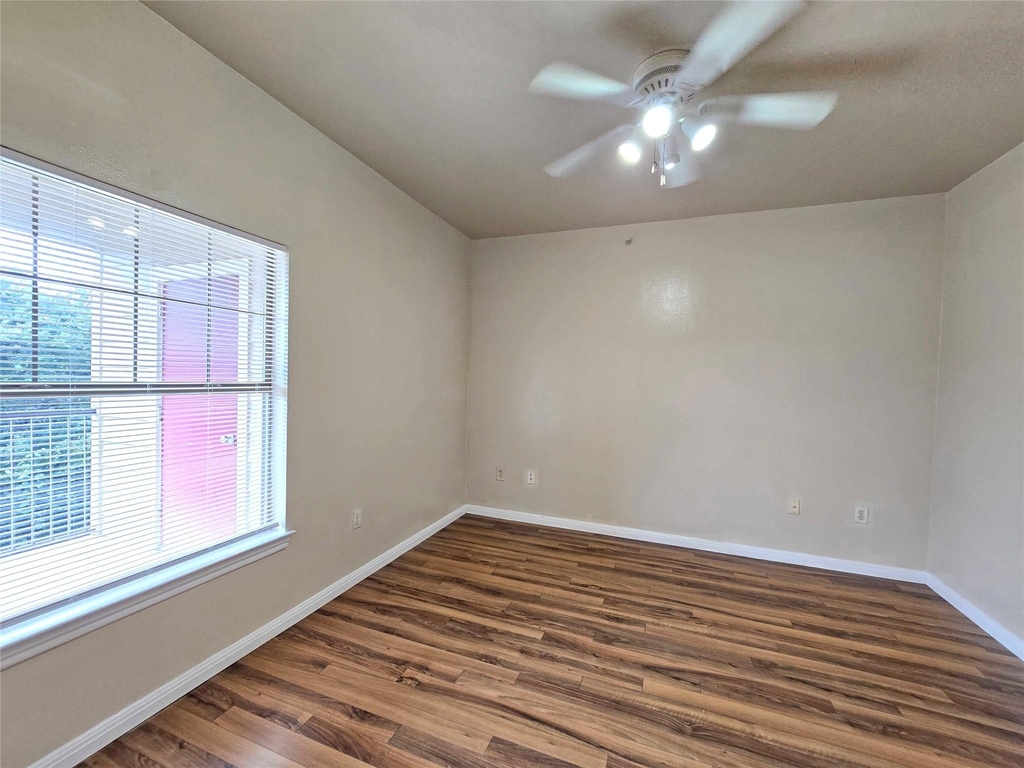 2320 Gracy Farms Ln - Photo 3